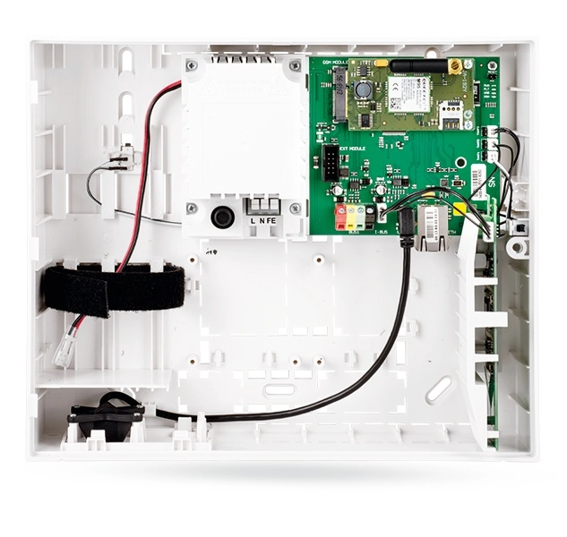 Panel de control con lan, gsm y modulo de radio,  50 dispositivos inalambricos o bus, 50 usuarios, 8 particiones, 32 salidas programables pg, 20 eventos por calendario independientes, 8 usuarios para reportes sms y voz.