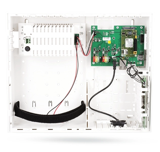 Panel de control con lan, gsm y modulo de radio, 120 dispositivos inalambricos y hasta 230 bus, 600 usuarios, 15 particiones, 128 salidas programables pg, 50 usuarios para reportes sms, 15 usuarios para reportes por voz, 64 eventos por calendario independientes.