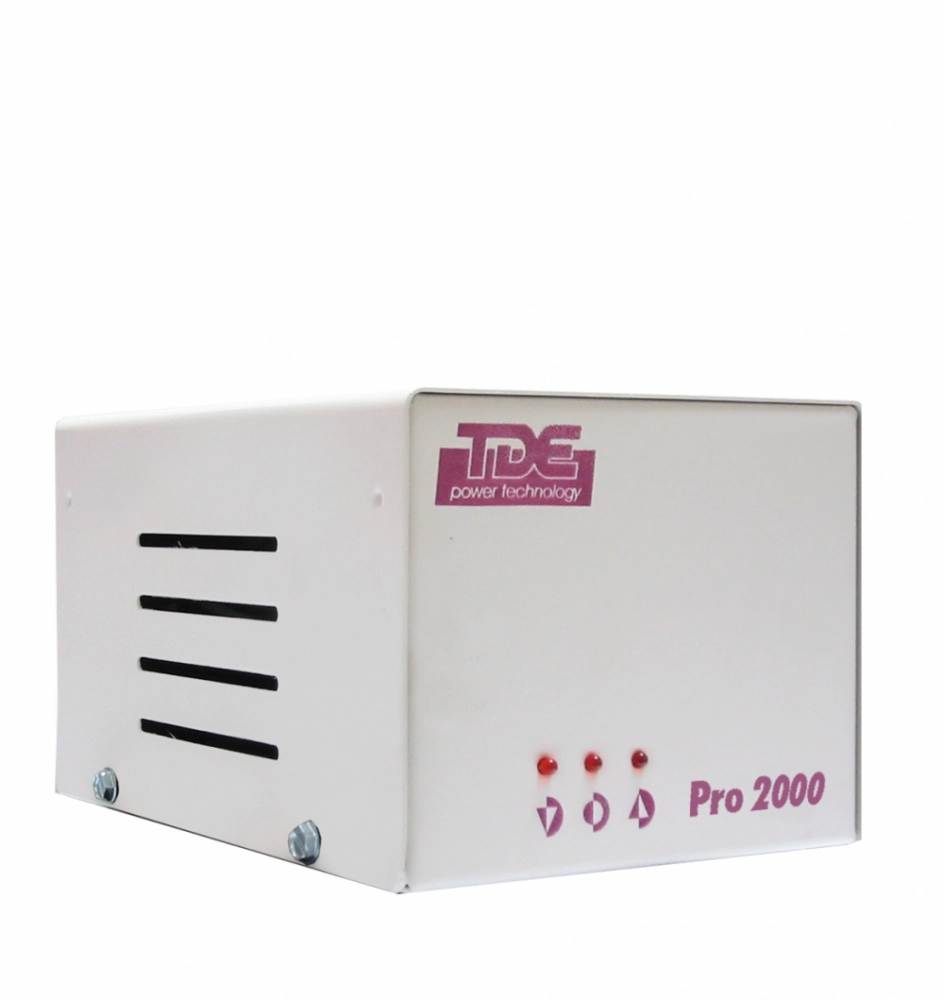 Tde pro 2000 regulador de voltaje gabinete metalico 2000w 4 contactos  voltaje de operacion 120v  supresor de picos switc braker indicadores de  voltaje en leds tecnologia varistor 2 aã±os de garantia