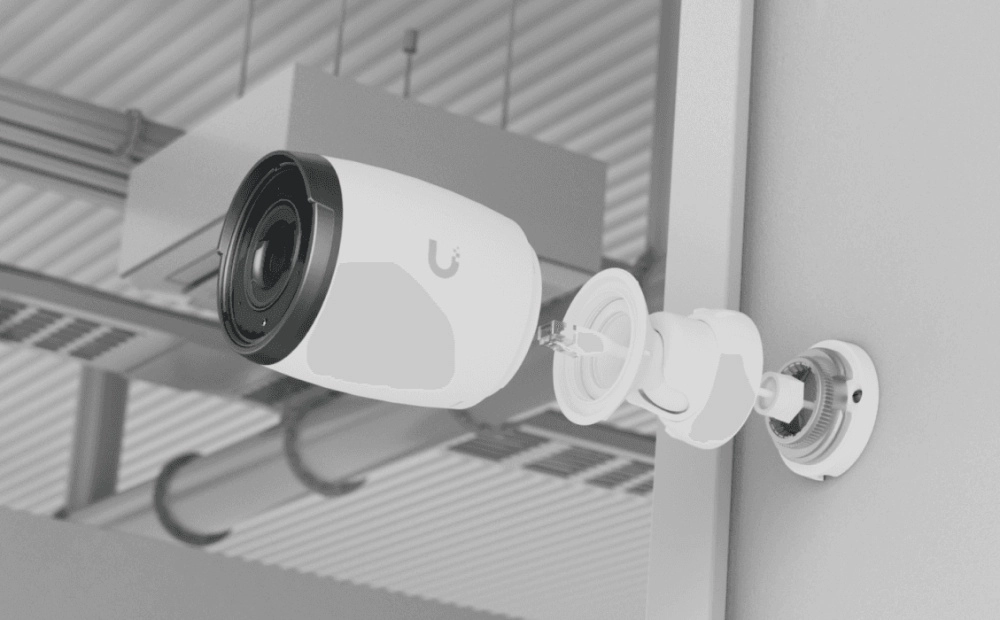 Ubiquiti uvc-ai-pro-white - cámara 4k, zoom óptico 3x, ia avanzada detecta personas, lee matrículas , ir 25 metros , microfono integrado, audio bidireccional ,poe+ , exteriorinterior (color blanco).